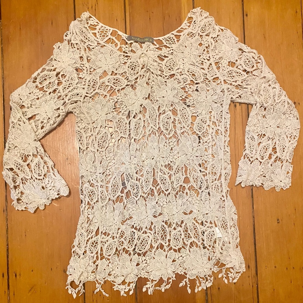Finn & Clover ivory floral boho crochet lace top size Medium